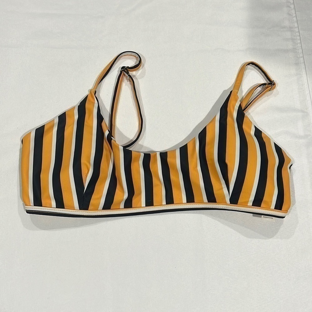 Shein. Bikini top. Metal clasp. Adjustable straps. Size large.
